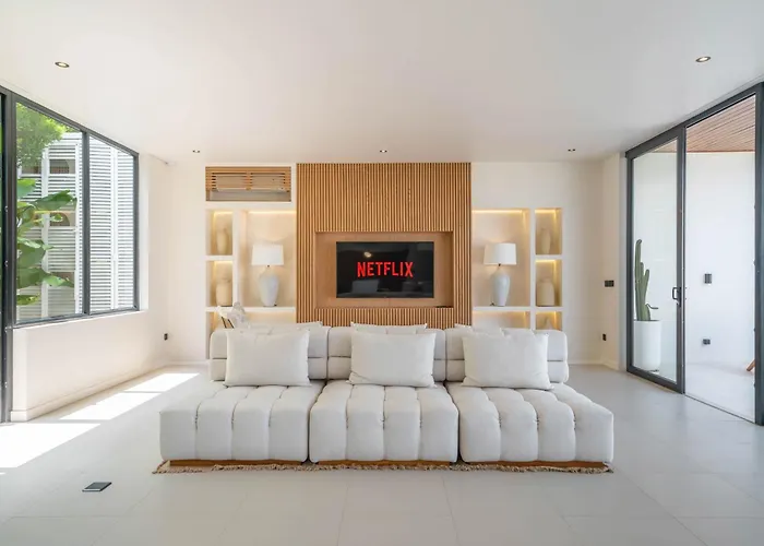 Maverick - Brand New Classy 4br In *