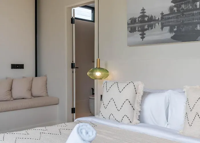 Villa Maverick - Brand New Classy 4br In Canggu
