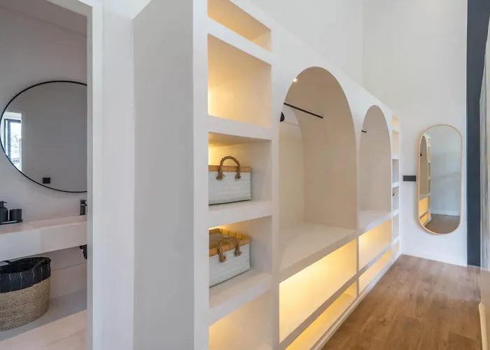 Villa Maverick - Brand New Classy 4br In Canggu
